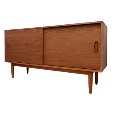 Free shipping within continental US - Mid Century Danish Modern Style Record Cabinet Credenza or Media Console Stand with Adjustable Shelves 