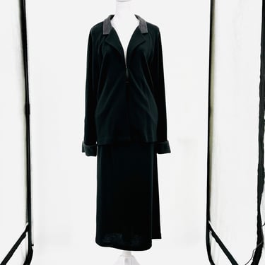 Women's 2 Piece Suit by Designer Lilit in Black/Charcoal     Size Medium 