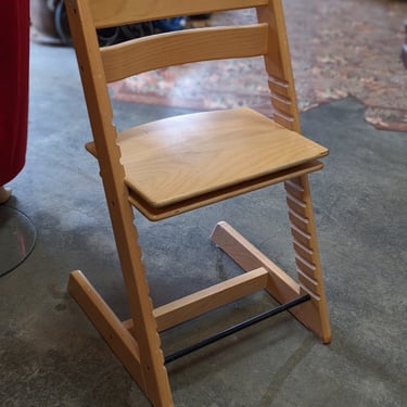 Peculiar Oak Chair