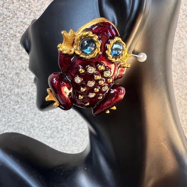 Vintage earrings frog theme burgundy enamel gold tone cabochon eyes blue clip on Gerard YOSCA. 