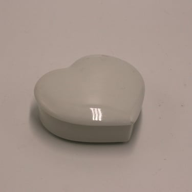 vintage ehite porcelain heart trinket box/HIC made in Japan 