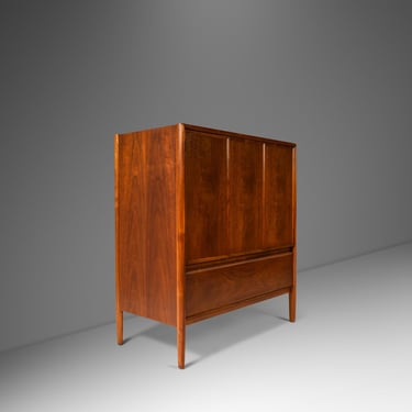 Mid-Century Modern Gentlemen's Dresser in Walnut by Barney Flagg for Drexel, Parallel Line, USA, c. 1960's 