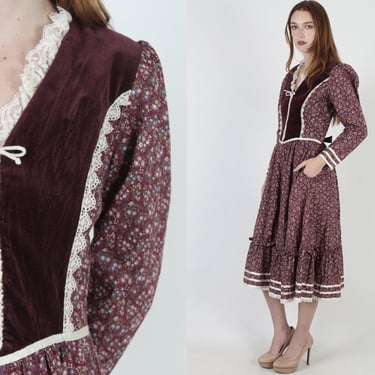 Vintage 70s Gunne Sax Dress, Pioneer Calico Floral Print, Colorful Velvet Corset Bodice, Hip Pockets Mini Size 11 