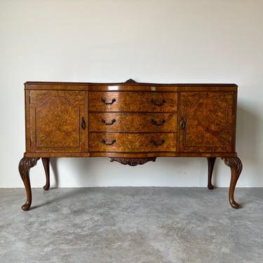 20th century Queen Anne - Style Mahogany & Burlwood Sideboard 
