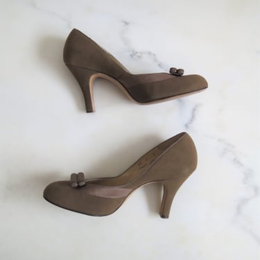 Vintage 1950s suede leather heels pumps tan round toe size 6.5 US 