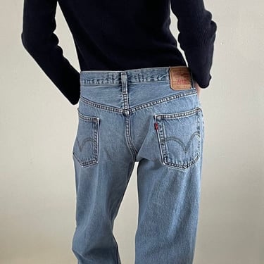 90s Levis faded jeans / vintage light wash faded soft worn in high waisted baggy boyfriend Levis 505 jeans | 35 x 33 