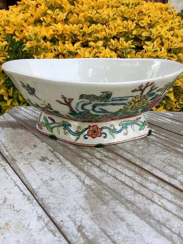 Chinese Lobed Oblong Pedestal Bowl - Bird Of Paradise - Mid 20th Century