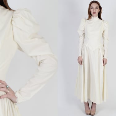 Cream Wedding Dress With Bustle Tail / Vintage 70s Simple Bridesmaids Lawn Dress / Plain Victorian Tea Maxi Dress 