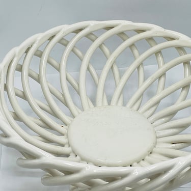 Vintage White Lattice  Round Open Weave Bread Basket or Fruit Bowl Pottery 10.5"- Nice Condition 