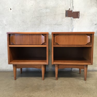 Pair of Mid Century Walnut Nightstands w/Sculped Drawers by Bassett