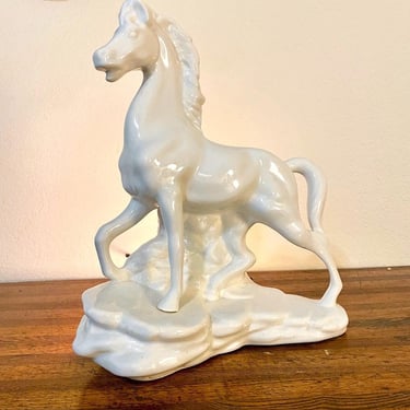 Mid-Century Ceramic Stallion TV Lamp | Excellent Cond | White MCM Decor 13”x 11” 