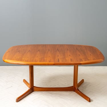 Dyrlund Oval Teak Dining Table