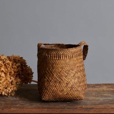 Small Borneo Gathering Basket with Strap Handle