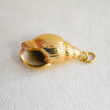 Vintage Small Gold Seashell Pendant 