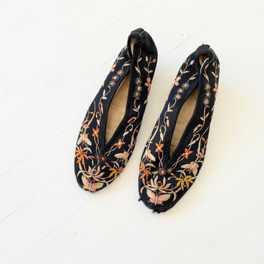 1920s Black Embroidered Silk Slipper Shoes 
