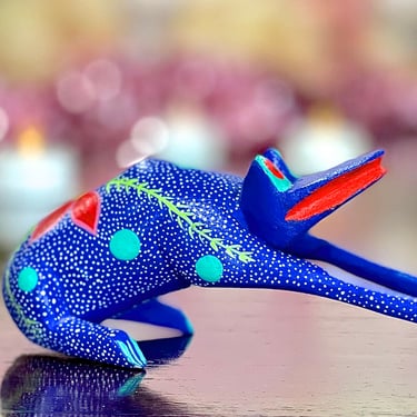 VINTAGE: Signed Wooden Mexican Alebrije Frog Figurine Jewelry Handcrafted Crafts Artisan Handcrafted Carved Animal Fiesta Folk Art Oaxaca 