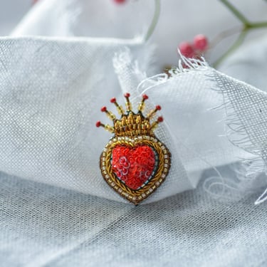 Queen Of Hearts Embroidered Pin