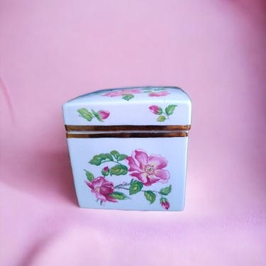 VINTAGE Style Ceramic Trinket box with charming hand-painted Florals Romantic hand-painted ceramic jewelry box perfect for storing treasures 