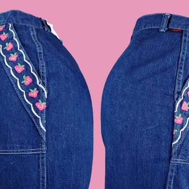 Embroidered deadstock strawberry jeans from the 80s. By STUFFED Jeans. Mid - high rise tapered legs patch pockets bareback. (30 x 32) 