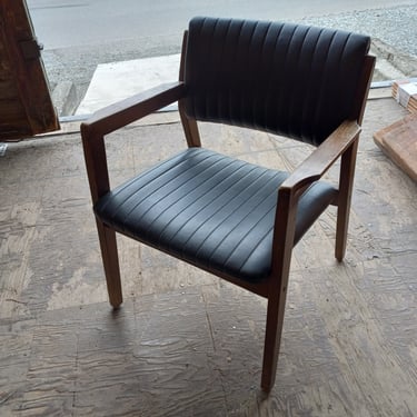 Stylish Mid Century Modern Chair 24 x 21 x 31