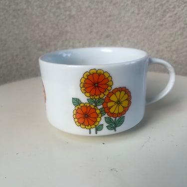 Vintage ceramic large mug with mod flowers decor holds 10 ozs. 