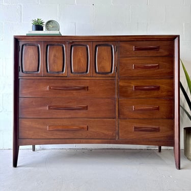 Broyhill 'Emphasis' Magna Chest of Drawers