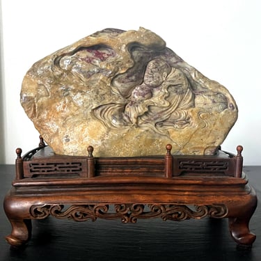 Chinese Chicken Blood Stone Carving of Bodhidharma on Wood Stand