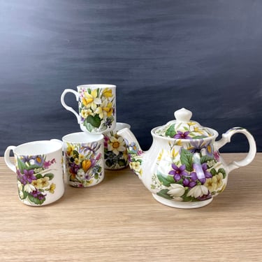 Sadler Dutchess teapot and 4 spring flower mugs - 1990s vintage 