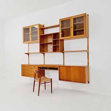 Danish modern modular Oak shelving system by Hansen & Guldborg Mobler, Denmark, 1960s 