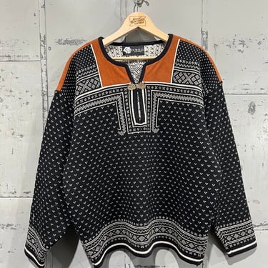 Size Large Dale of Norway  Vintage Norway Metal Clasp Knitwear Long Sleeve Sweater Womens Multicolor made in Norway black and white 