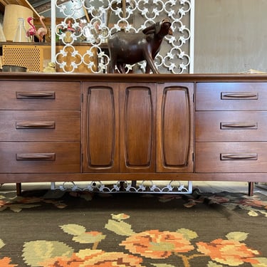 Mid Century Modern Walnut Dresser Broyhill Emphasis 