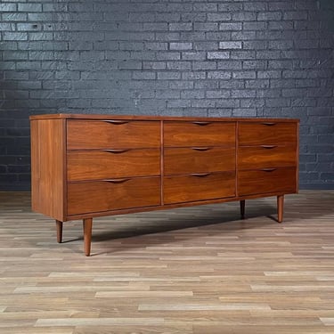 Mid-Century Modern 9-Drawer Walnut Dresser by Ward Furniture, c.1960’s 