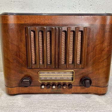 1938 RCA Victor 96T1 AM Radio, Elec Restored, Ingraham Case with Original Finish 