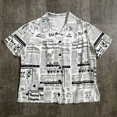 1960s novelty newsprint top . vintage 60s shirt . size l 