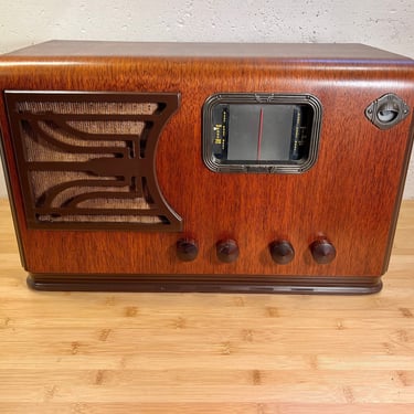1936 Airline Movie Dial AM/SW/MP3 Table Radio, Fully Restored 62-318. Shipping EXTRA 