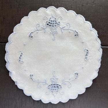 Doilies Madeira blue on white 3L 7.25” diam tiny spots 