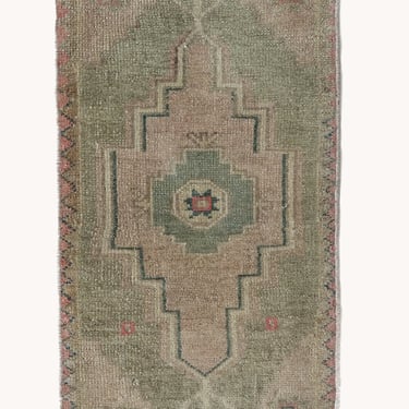 Vintage Turkish Mini Rug No. 727 | 1'4 x 2'9