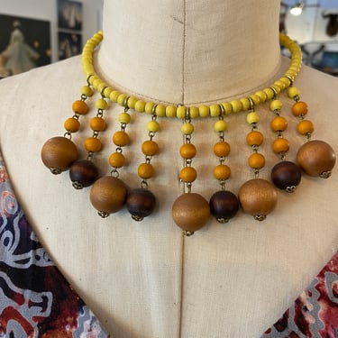 1970s beaded necklace, vintage choker, bohemian, wood beads, yellow, orange and brown, graduated drops, 70s jewelry, boho style, festival 