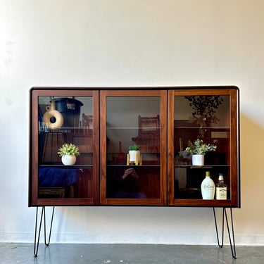 Mid Century Modern Danish Rosewood Curio Display Cabinet 