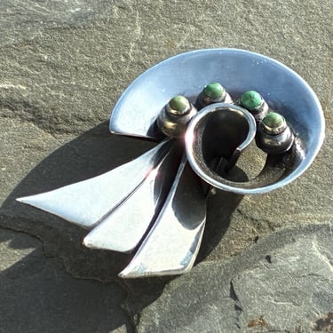 Fred Davis ~ Vintage Mexico Silver Spiraled Dimensional Ribbon Pin / Brooch with Green Stone Cab Highlights c. 1940's 