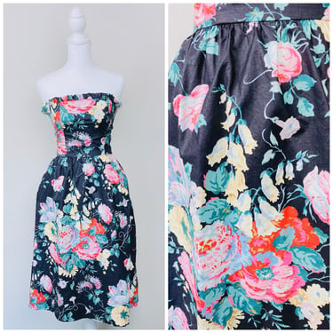 1980s Vintage Dark Floral Strapless Sundress /  80s Cotton Ruffled Trim Fit and Flare Tea Dress / Size XS 