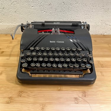 Black 1946 Smith-Corona Silent Portable Speedline Typewriter, New Ribbon, Owner's Manual 