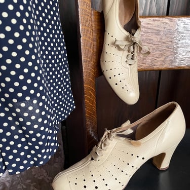 Vintage 1930s 40s Ecru Cream Lace-up Oxford Shoes ~ Size 7 A 