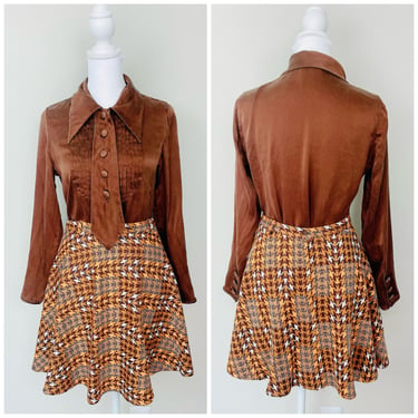 1970s Vintage Mustard and Brown Acrylic Mini Skirt / 70s Houndstooth High Waisted Fit and Flare Skirt / Size Small - Medium 