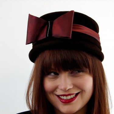 Vintage 50s Ladies Hat | 1950s Brown Felt Hat with Satin and Rhinestone Bow 