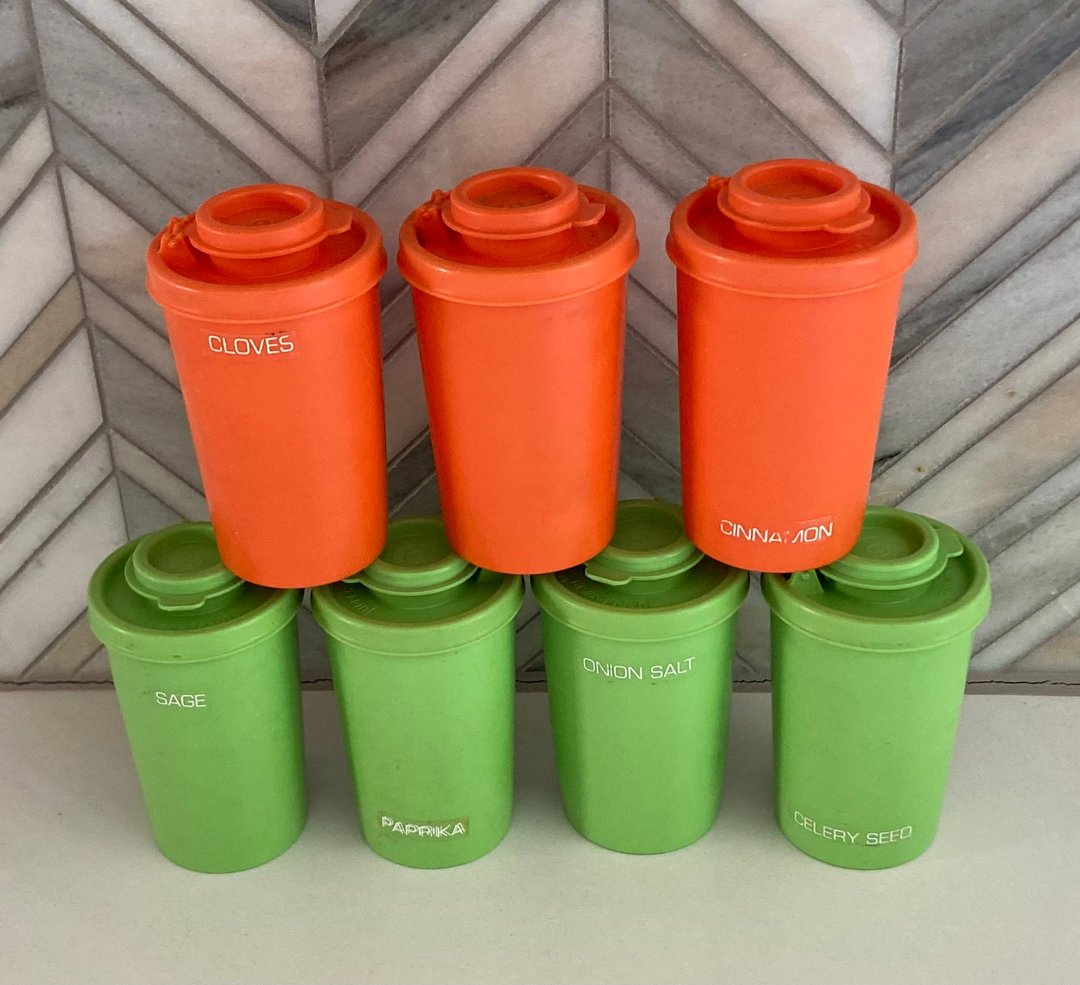 Tupperware Spice Containers Red Lids 