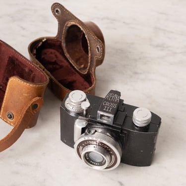 Reyna Cross III Camera with Leather Case
