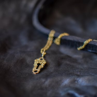 14k Gold Scroll Keyplate Necklace