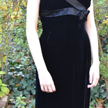 Vintage Holiday Dress - Vintage Harvey Berin Velvet LBD - Black Dress Audrey Hepburn Style - Fully Lined Size 8-10 | Bixley Shop 