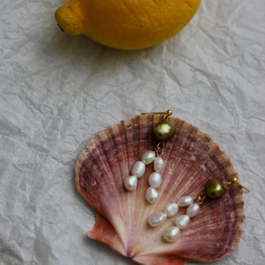 Pearl Dangle Earrings / Gift for Girlfriend / Bridesmaid Jewelry / Dressy Elegant Earrings 